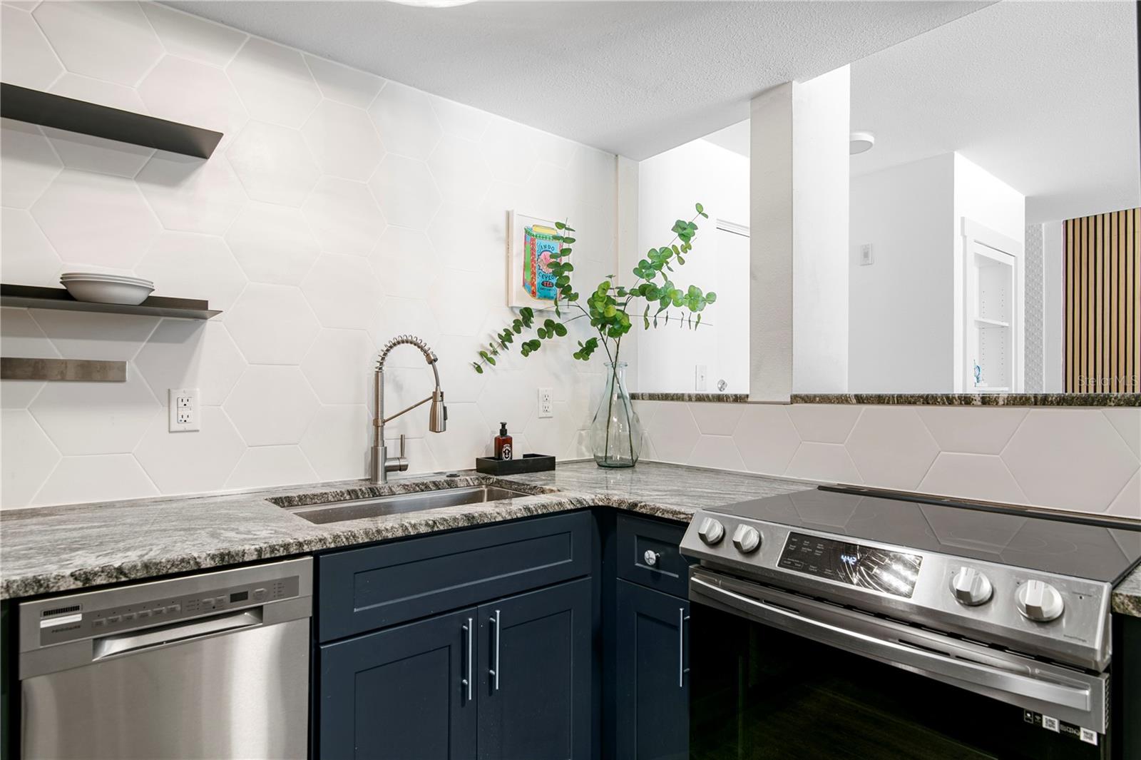 2302 S MANHATTAN AVE #108 — photo 11
