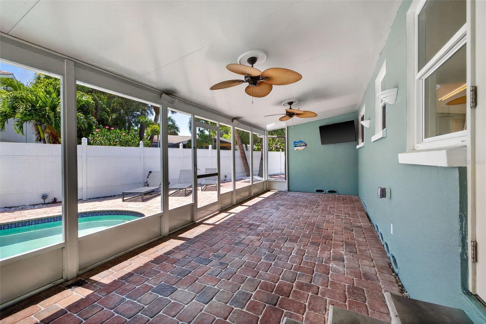 976 NARCISSUS AVE — photo 31