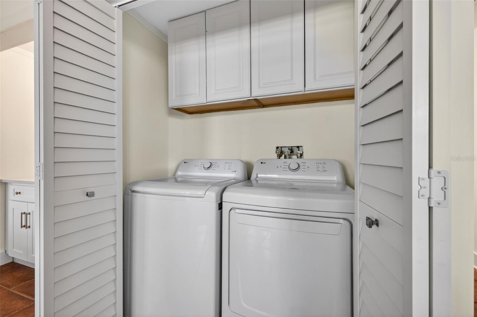 976 NARCISSUS AVE — photo 28