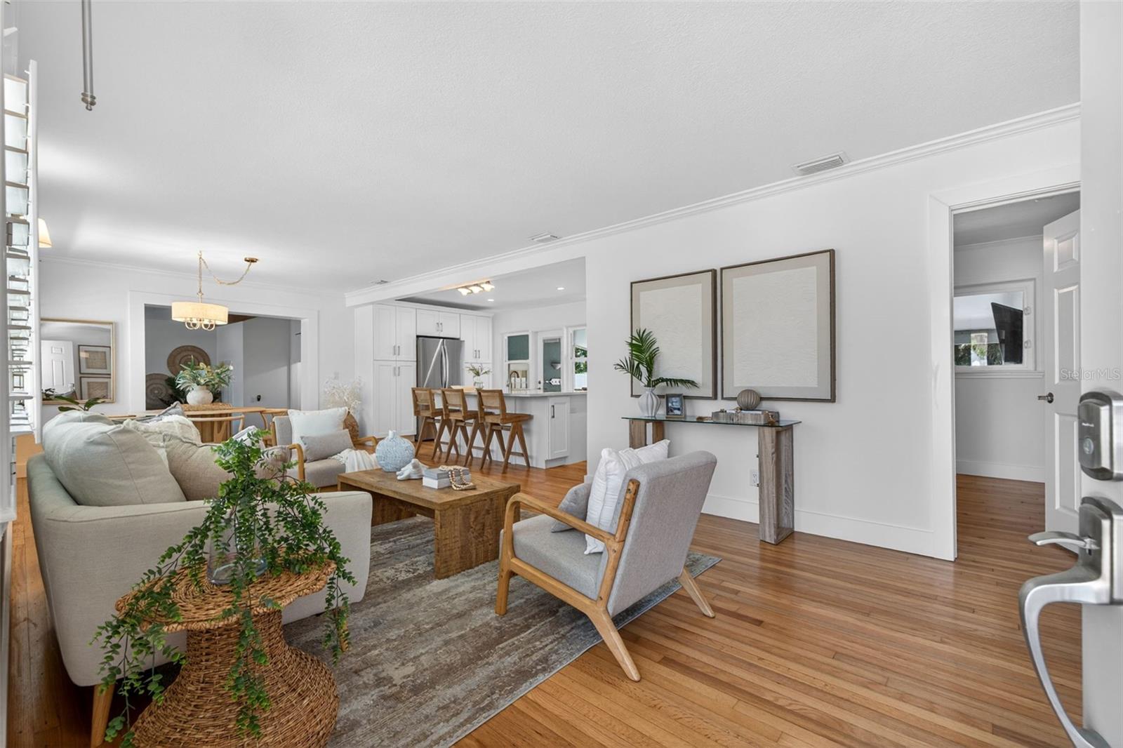 976 NARCISSUS AVE — photo 2