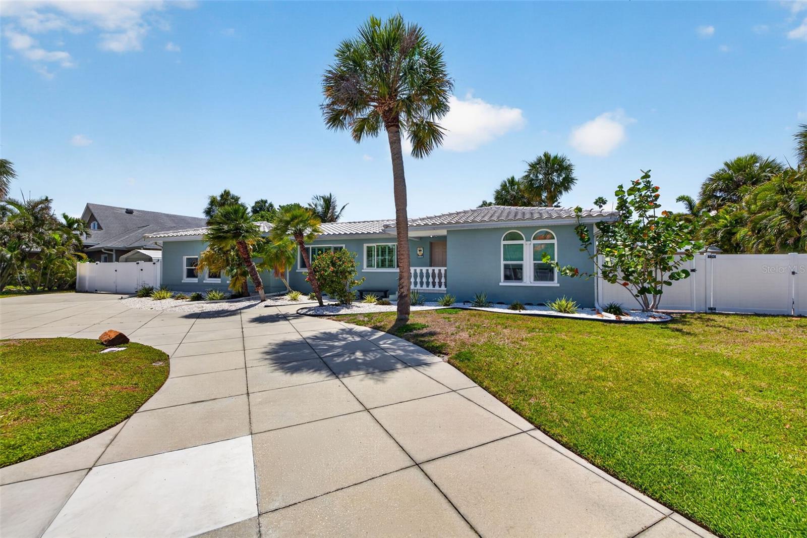 976 NARCISSUS AVE — photo 45