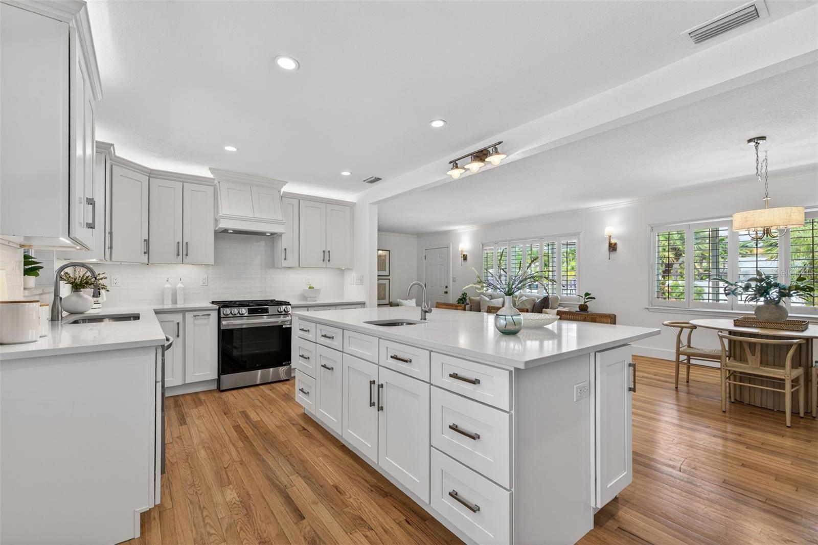 976 NARCISSUS AVE — photo 12
