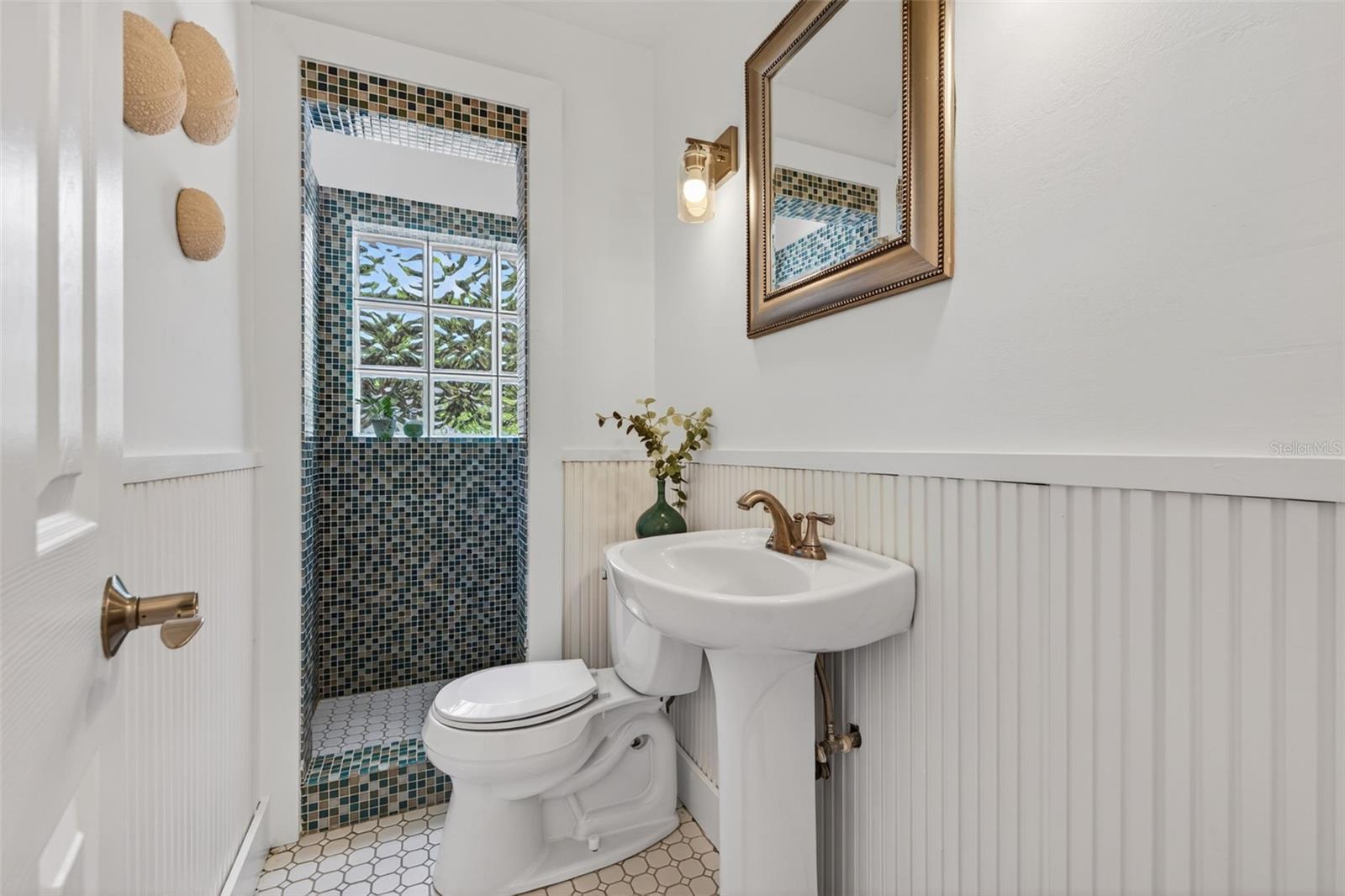 976 NARCISSUS AVE — photo 25