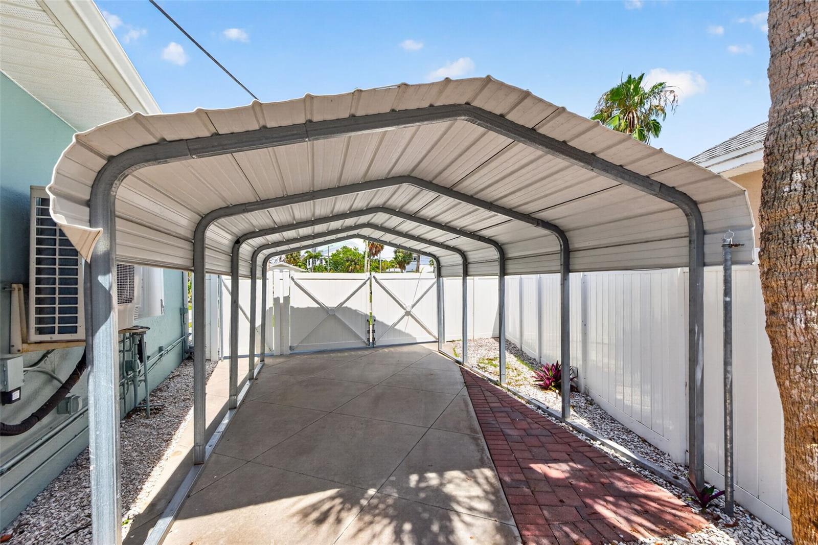 976 NARCISSUS AVE — photo 37