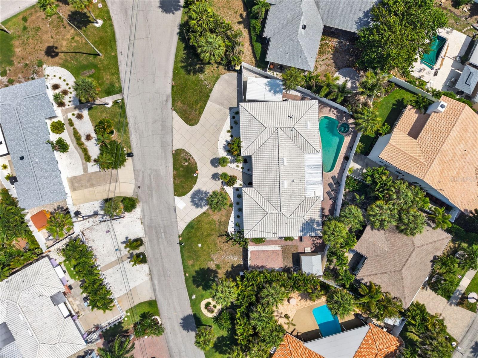 976 NARCISSUS AVE — photo 41