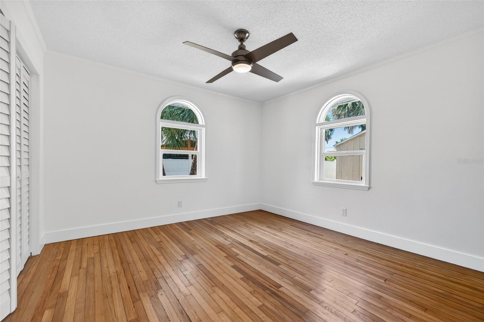 976 NARCISSUS AVE — photo 19