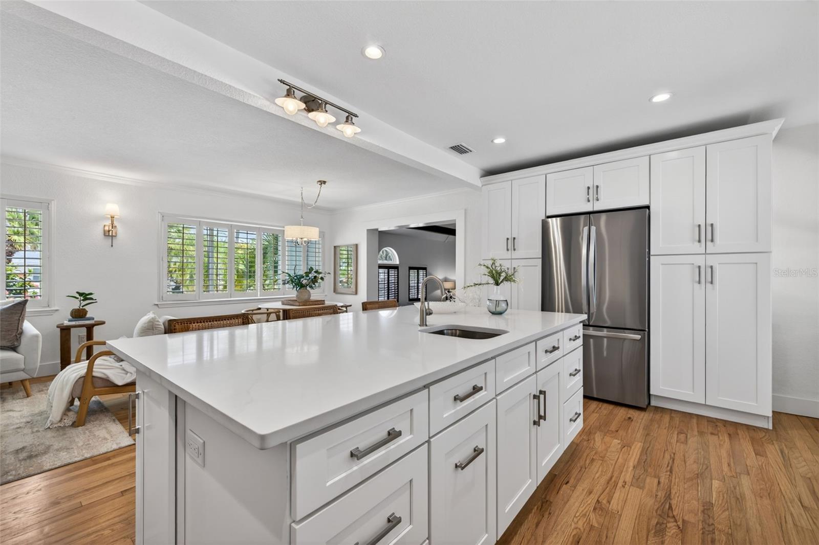 976 NARCISSUS AVE — photo 11