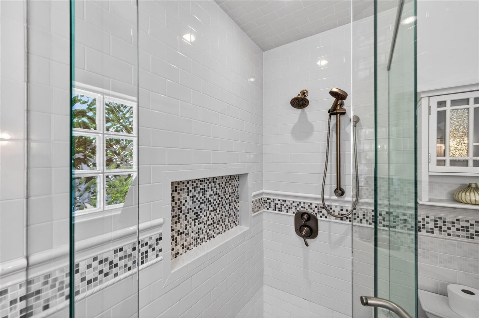 976 NARCISSUS AVE — photo 24