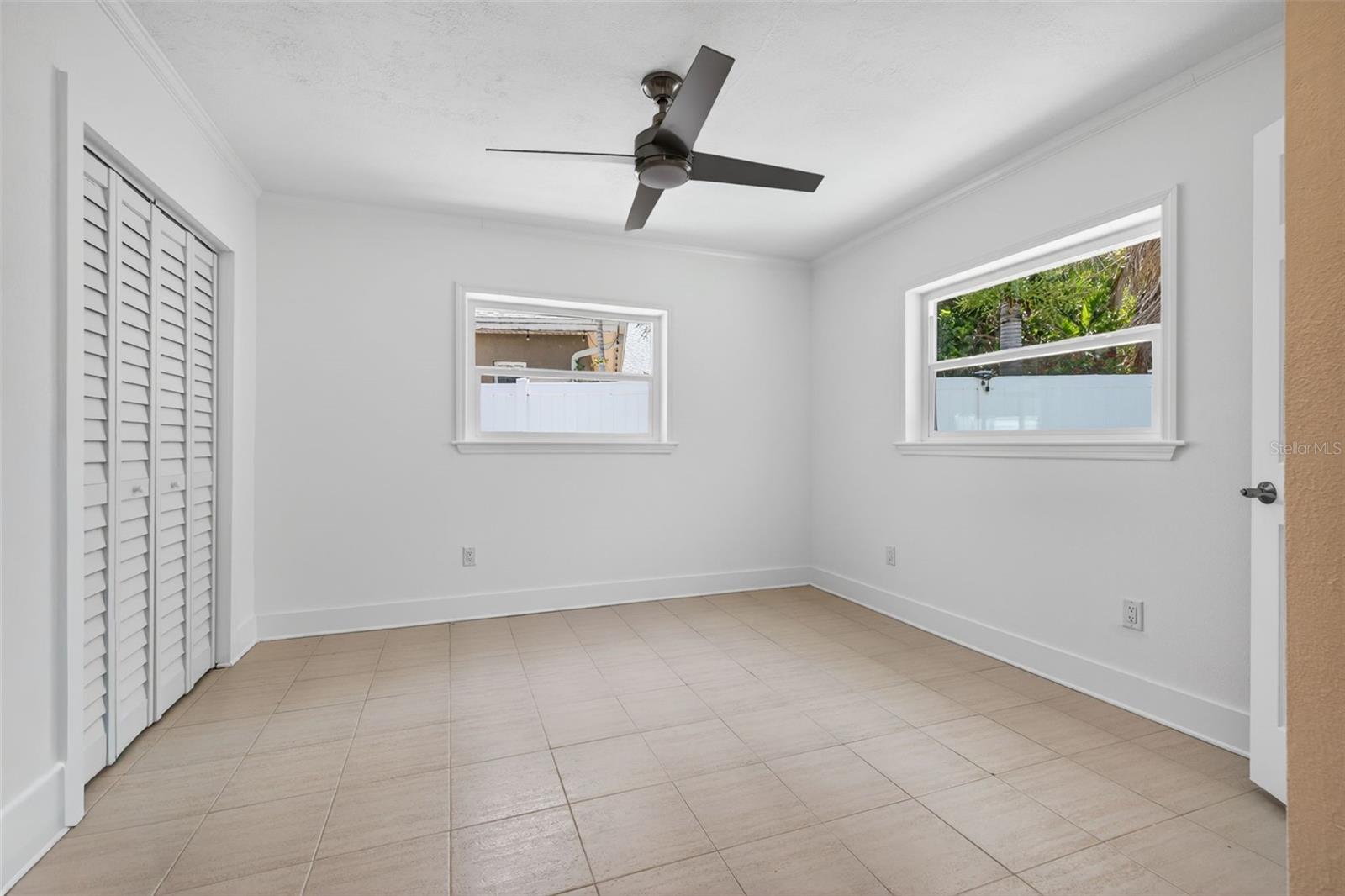 976 NARCISSUS AVE — photo 27