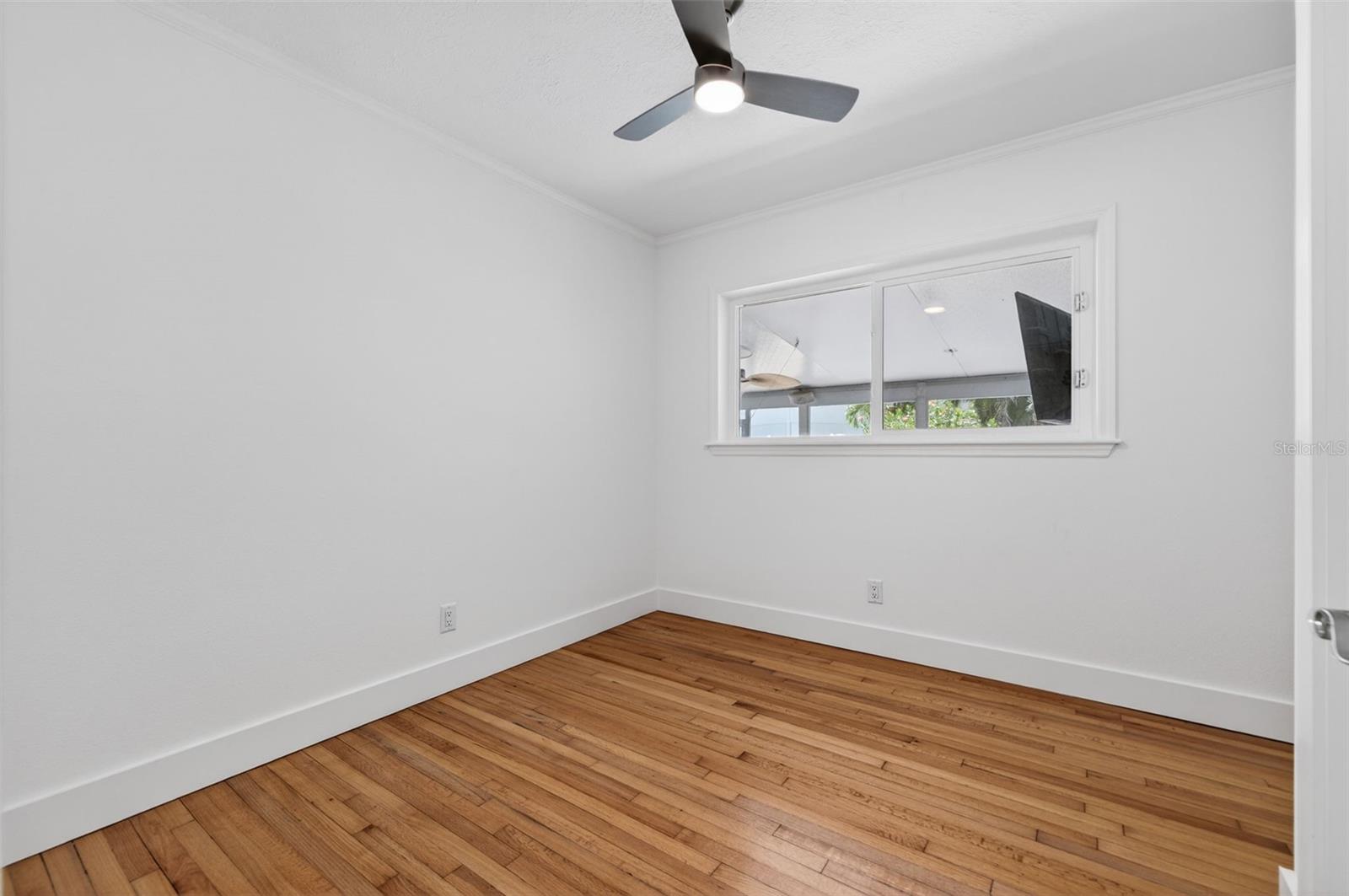 976 NARCISSUS AVE — photo 20