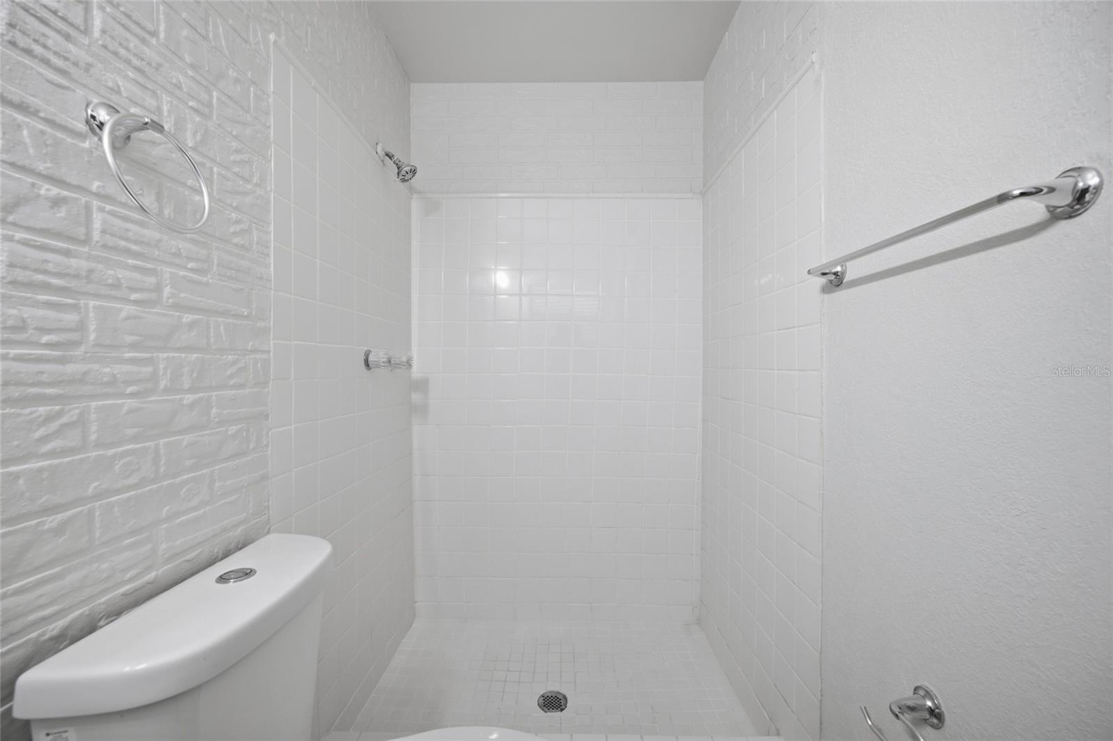 7102 DELLWOOD DR — photo 18
