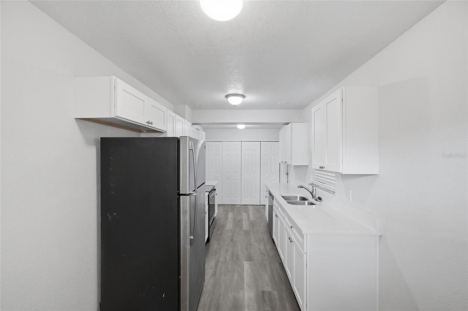 7102 DELLWOOD DR — photo 8
