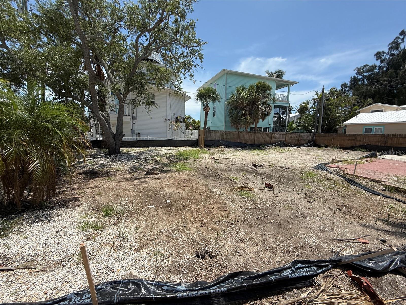 8586 E BAY DR — photo 3