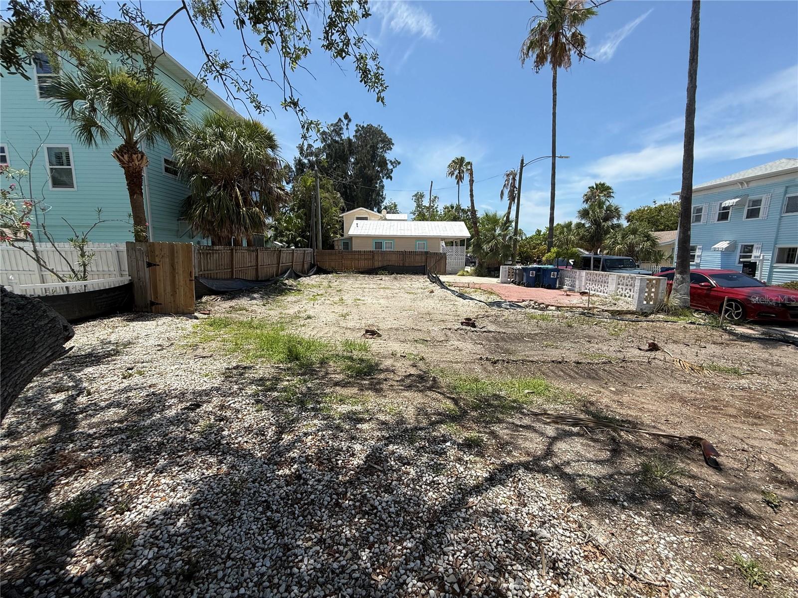 8586 E BAY DR — photo 2