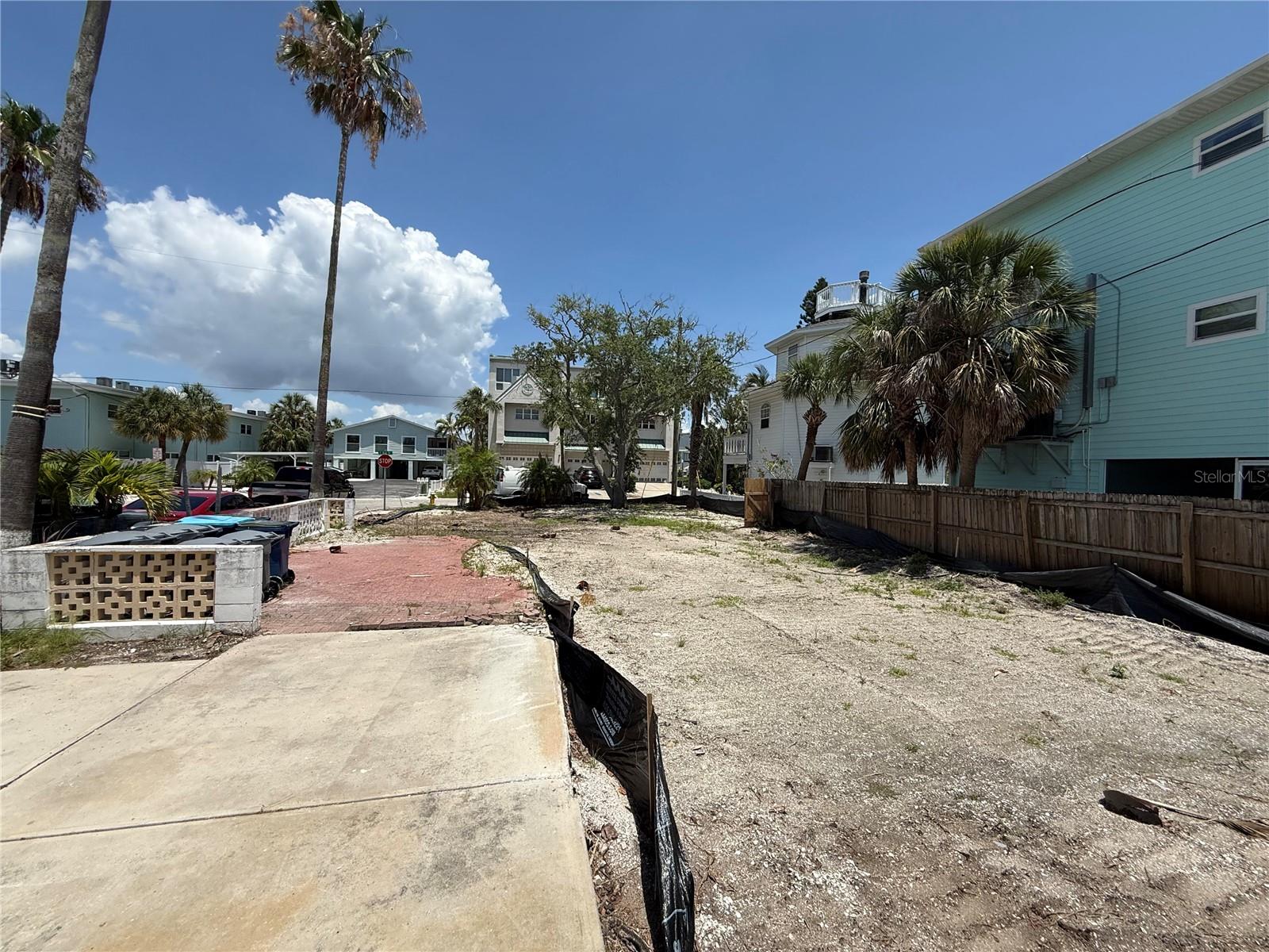 8586 E BAY DR — photo 4