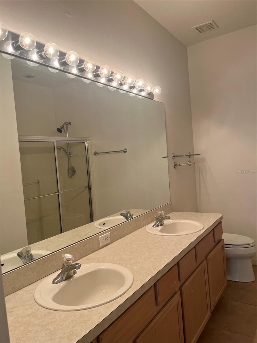 7211 CLEOPATRA DR — photo 16
