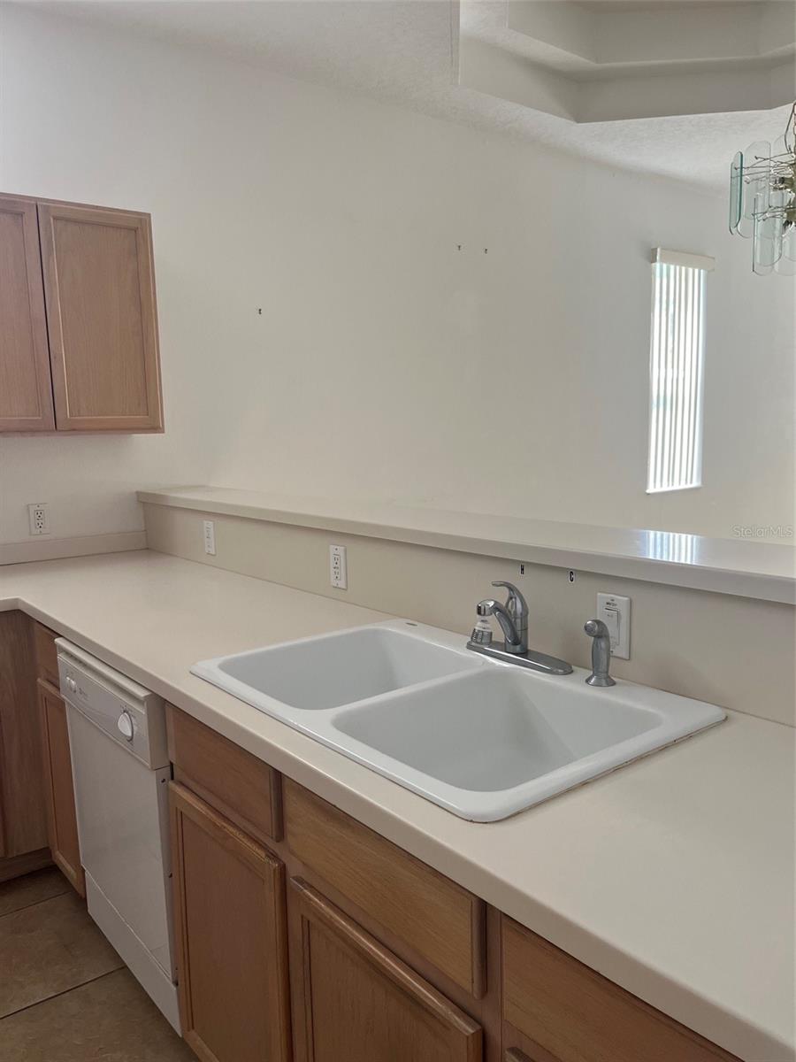7211 CLEOPATRA DR — photo 5