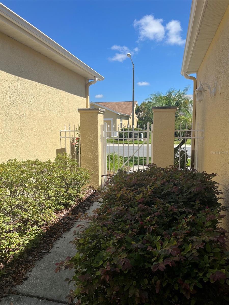 7211 CLEOPATRA DR — photo 2