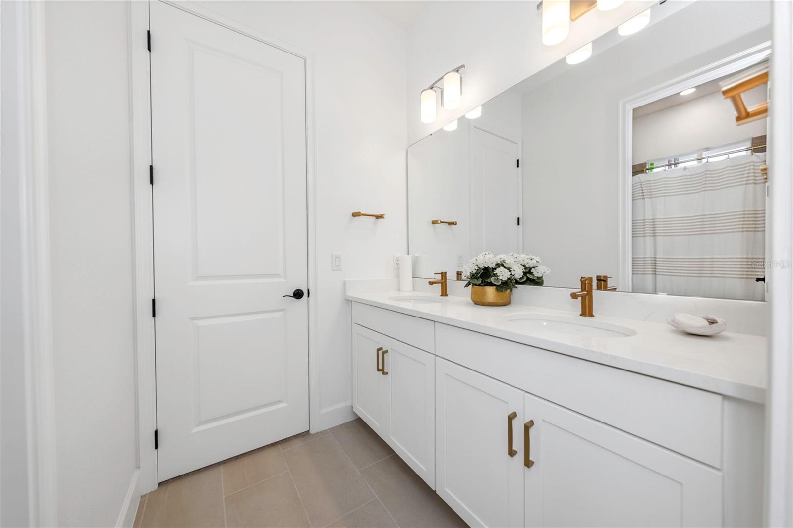 1016 SIGNET DR — photo 57