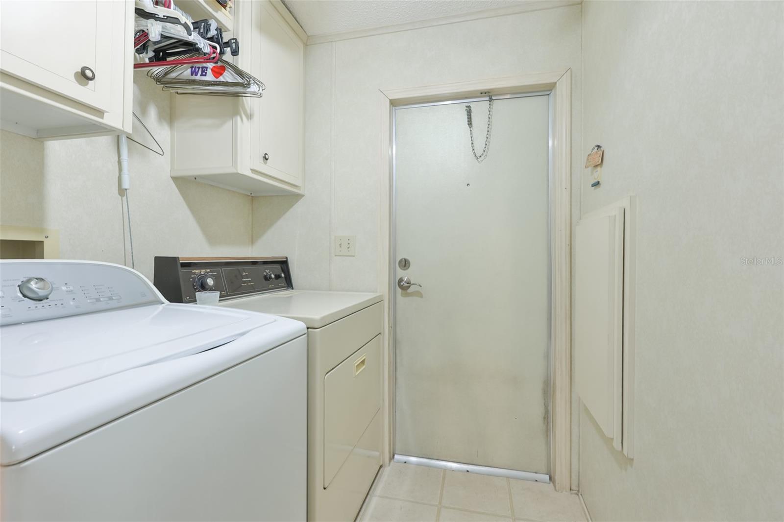 192 S PORT ROYAL LN — photo 17