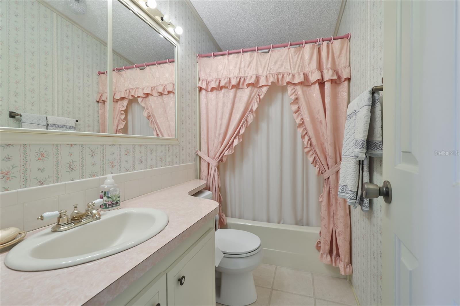 192 S PORT ROYAL LN — photo 16