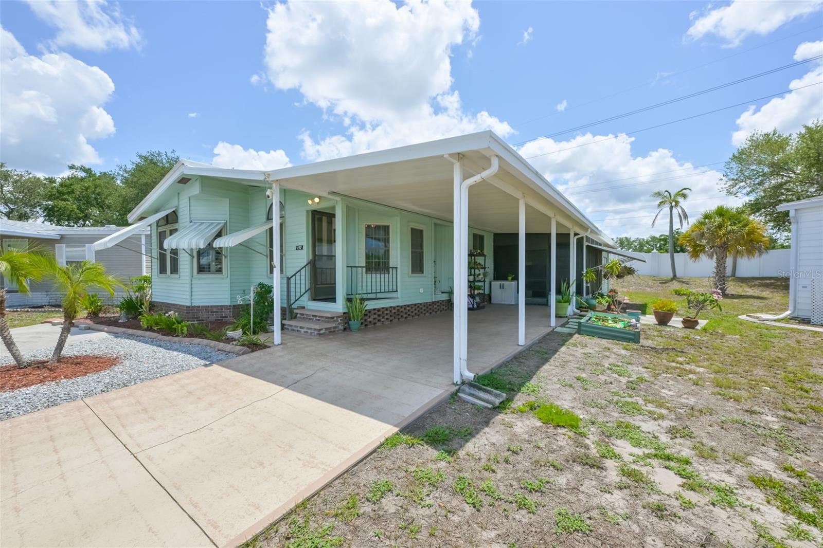 192 S PORT ROYAL LN — photo 27