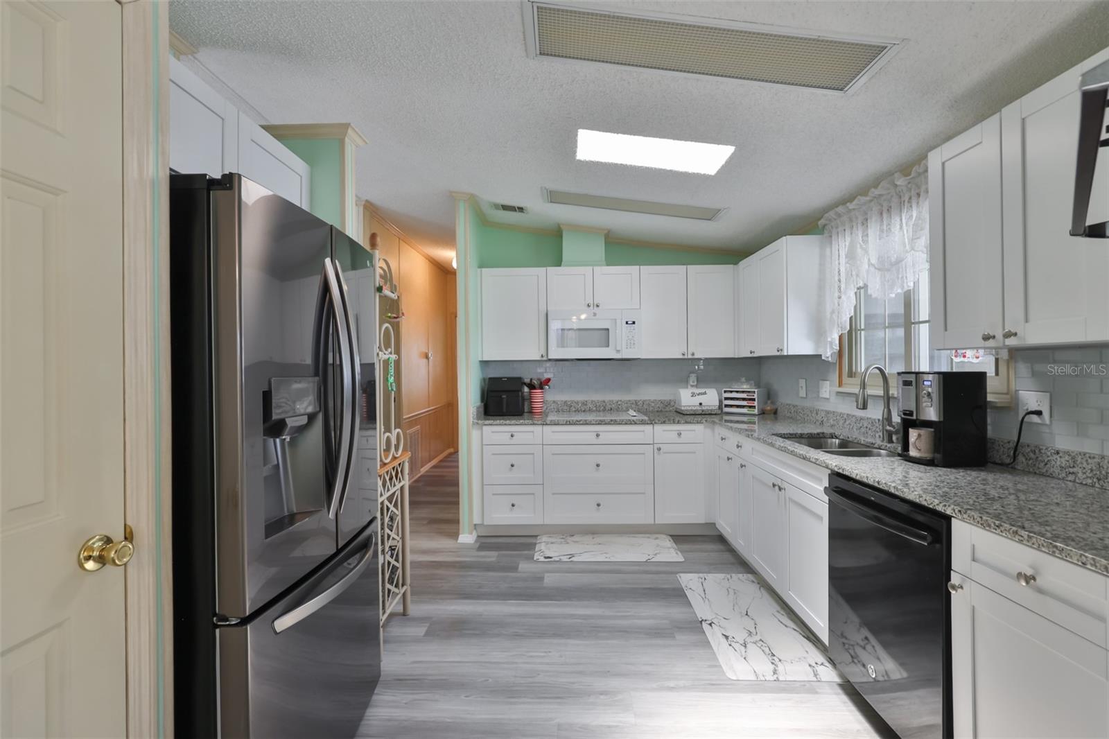 192 S PORT ROYAL LN — photo 3