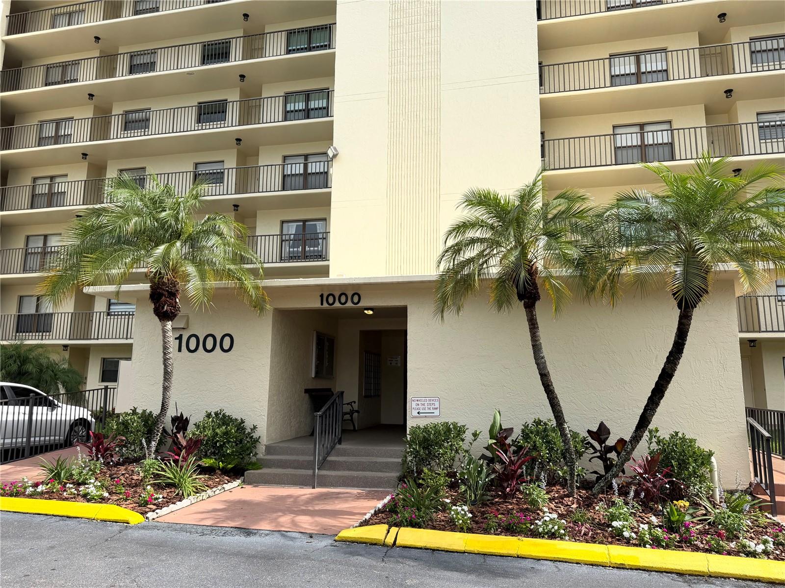 1000 COVE CAY DR #4D — photo 2