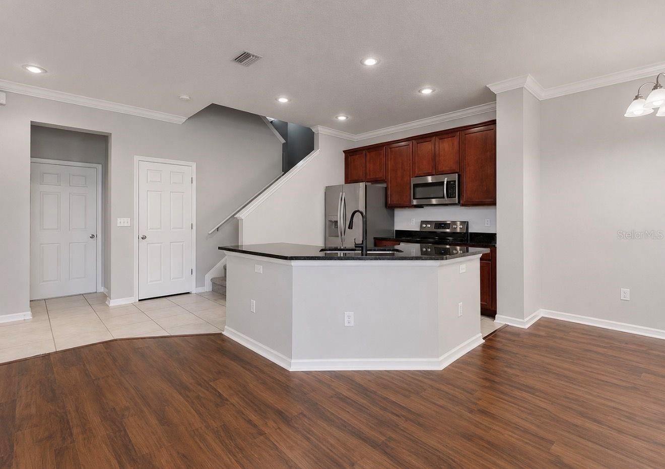7539 TAMARIND AVE — photo 4