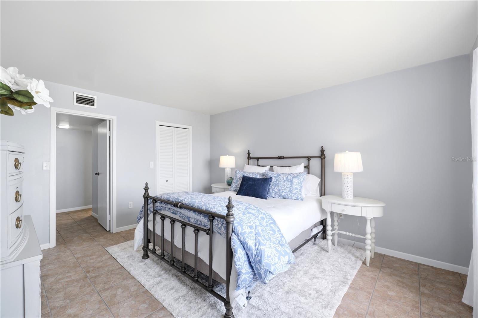 5108 BRITTANY DR S #506 — photo 45