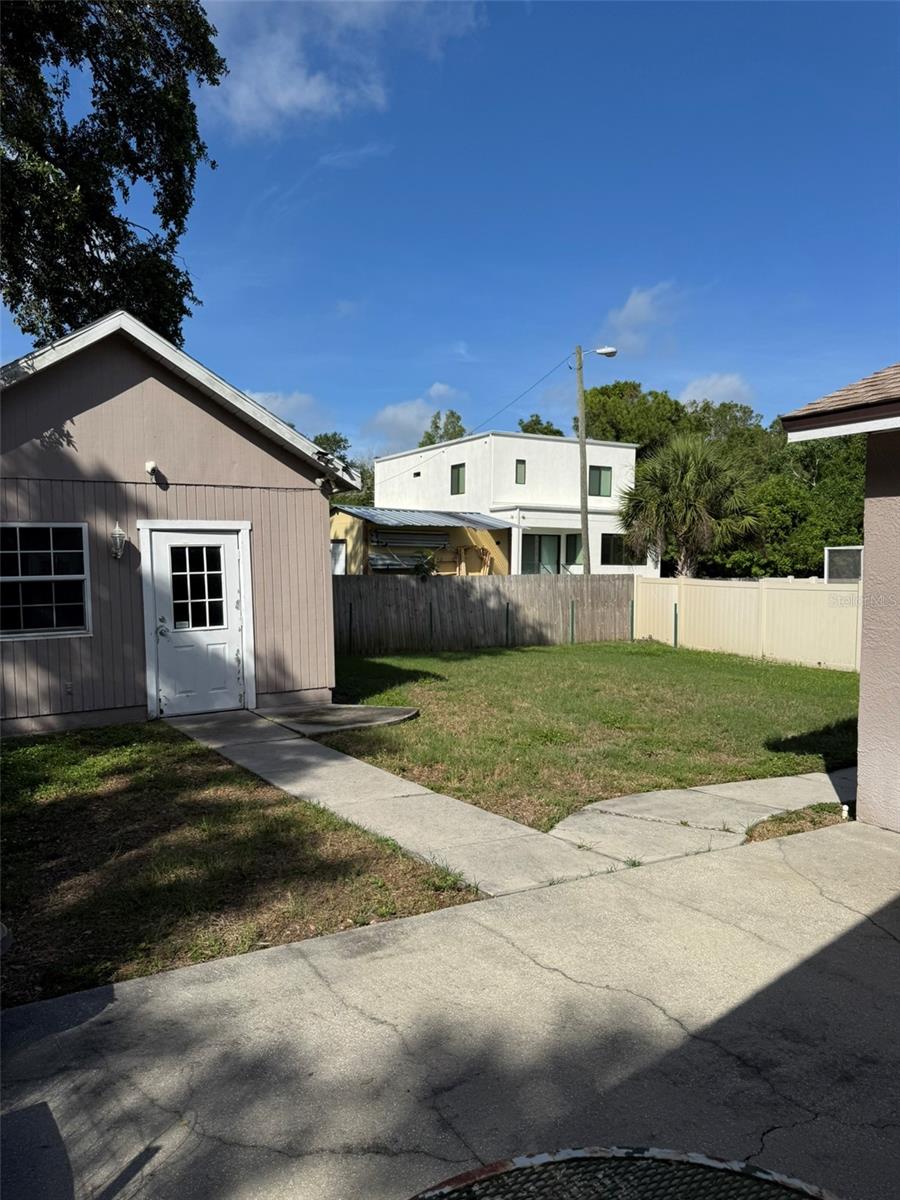 9814 OSLIN ST — photo 26