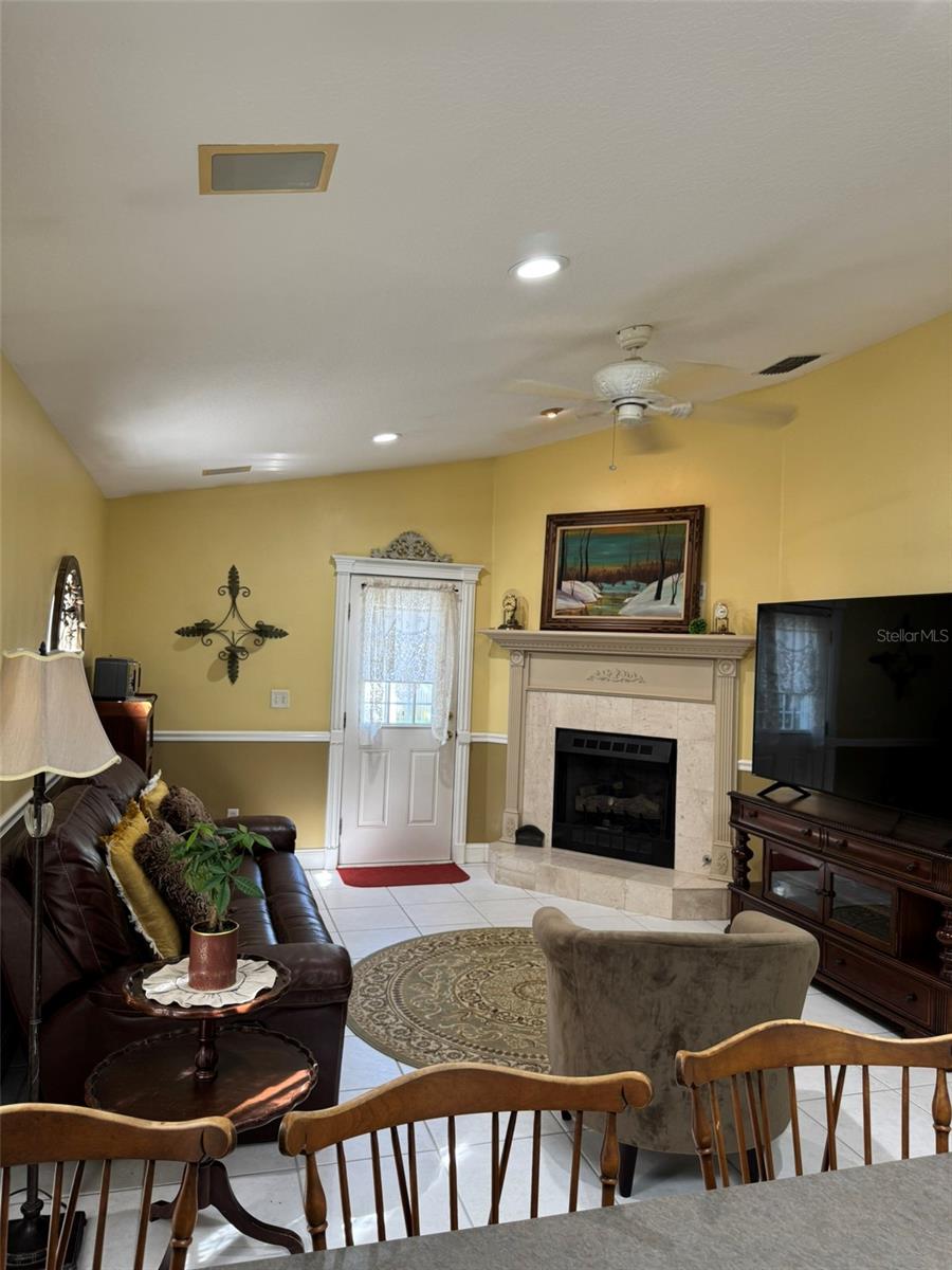 9814 OSLIN ST — photo 15