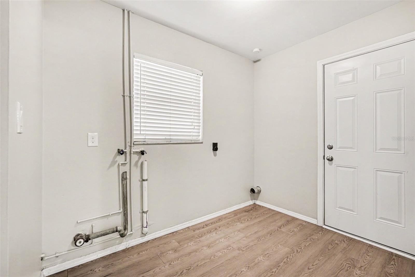 714 COULTER PL — photo 20