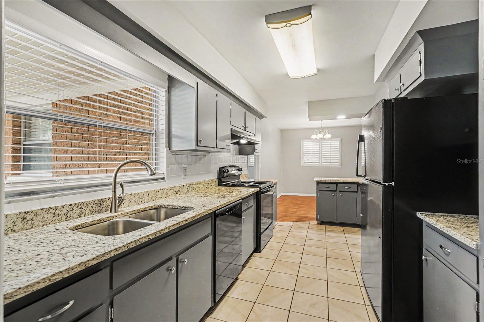 714 COULTER PL — photo 9