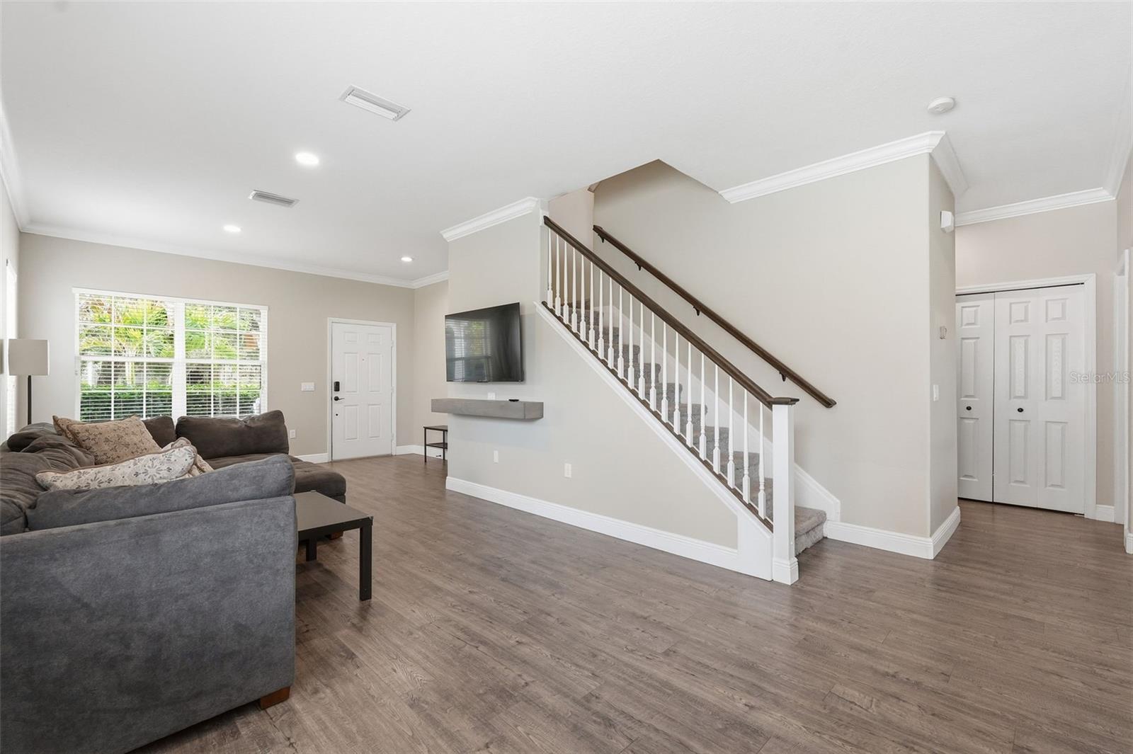 8836 CAMERON CREST DR — photo 5