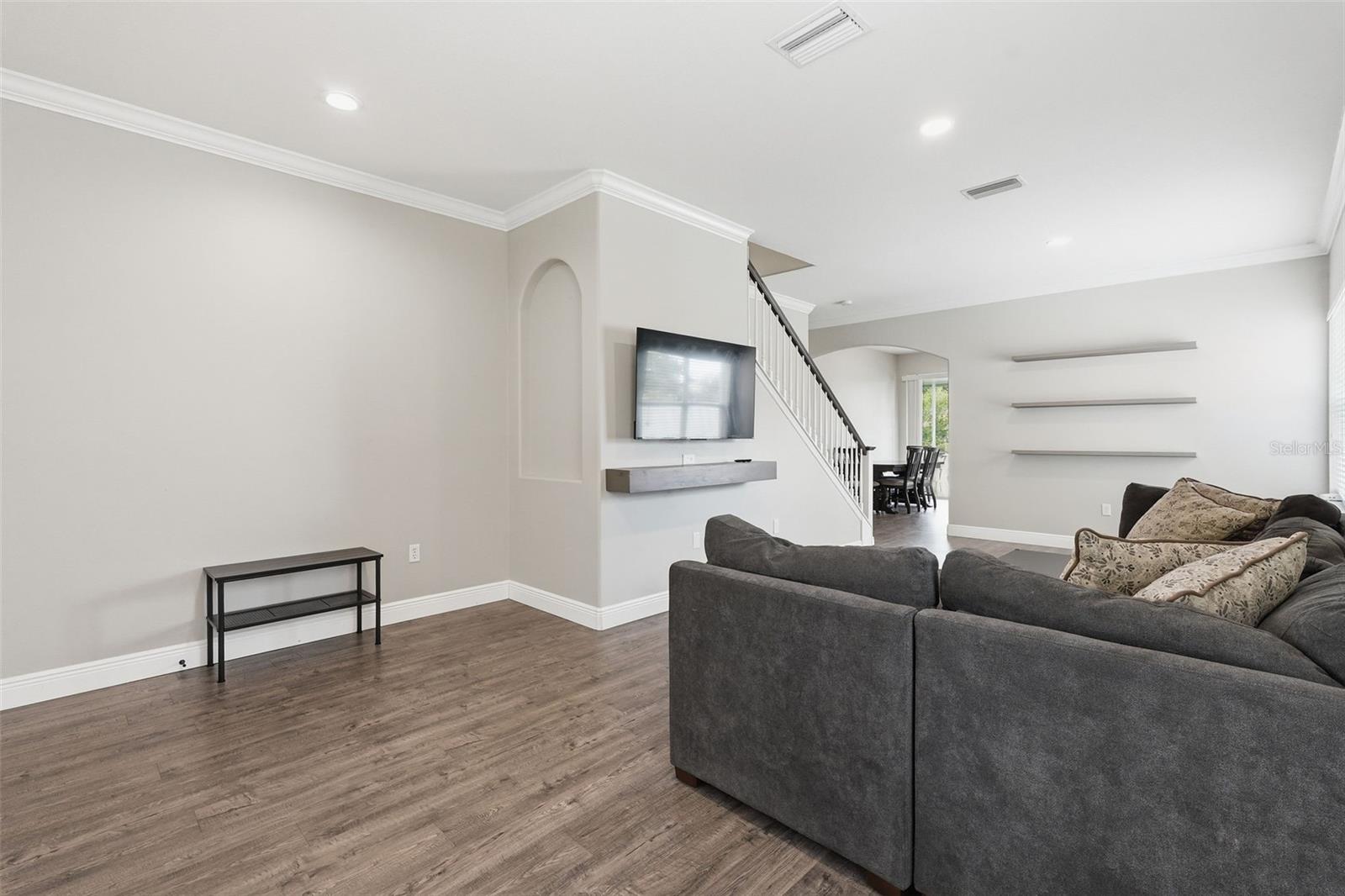 8836 CAMERON CREST DR — photo 4