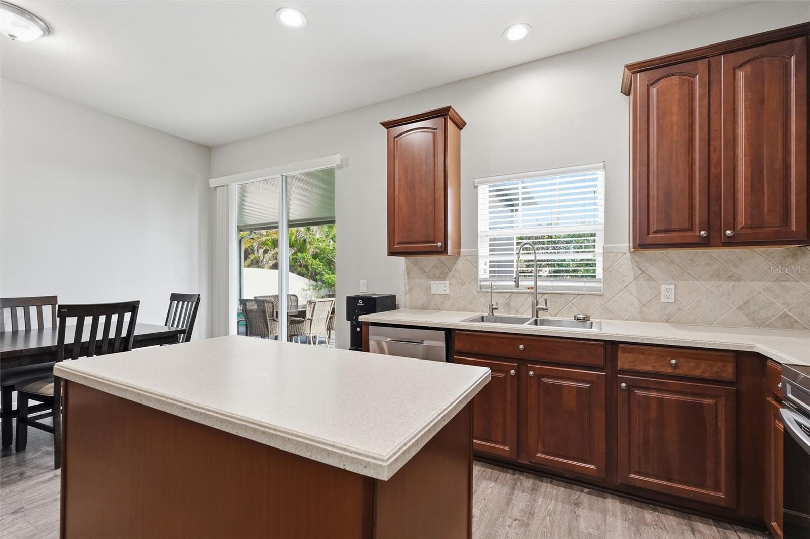 8836 CAMERON CREST DR — photo 15