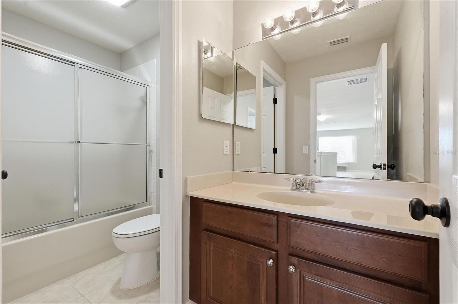 8836 CAMERON CREST DR — photo 34