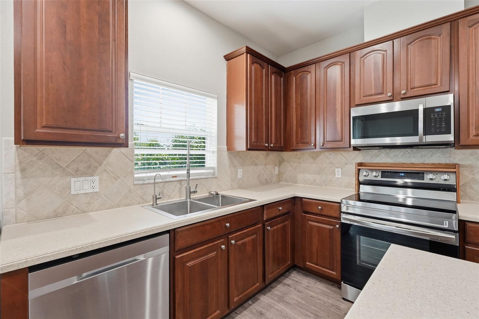 8836 CAMERON CREST DR — photo 11