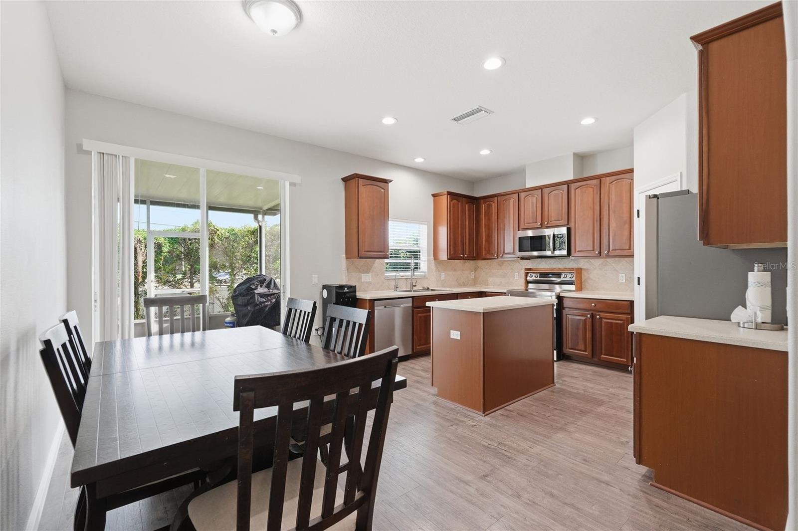 8836 CAMERON CREST DR — photo 16