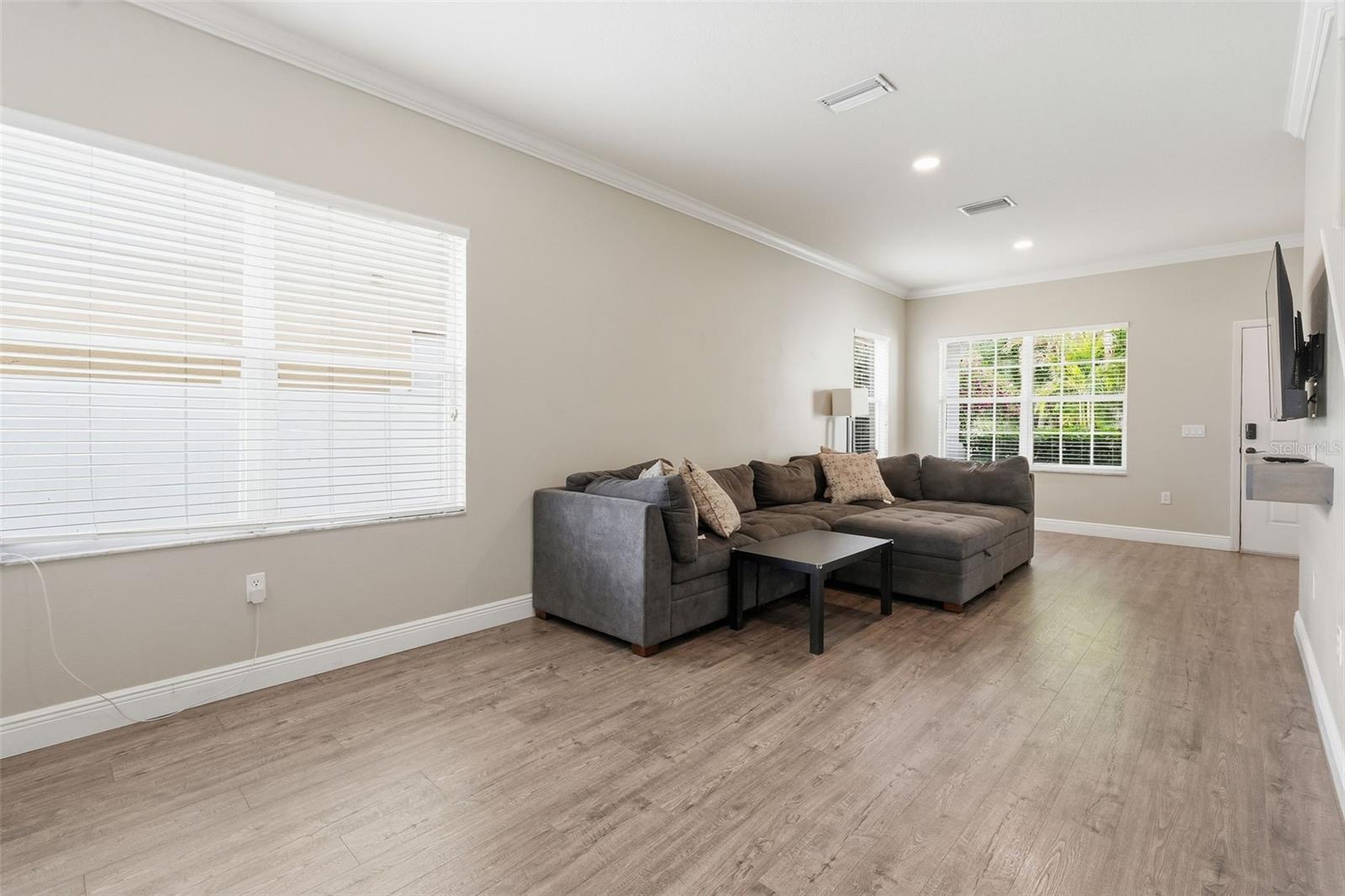 8836 CAMERON CREST DR — photo 6