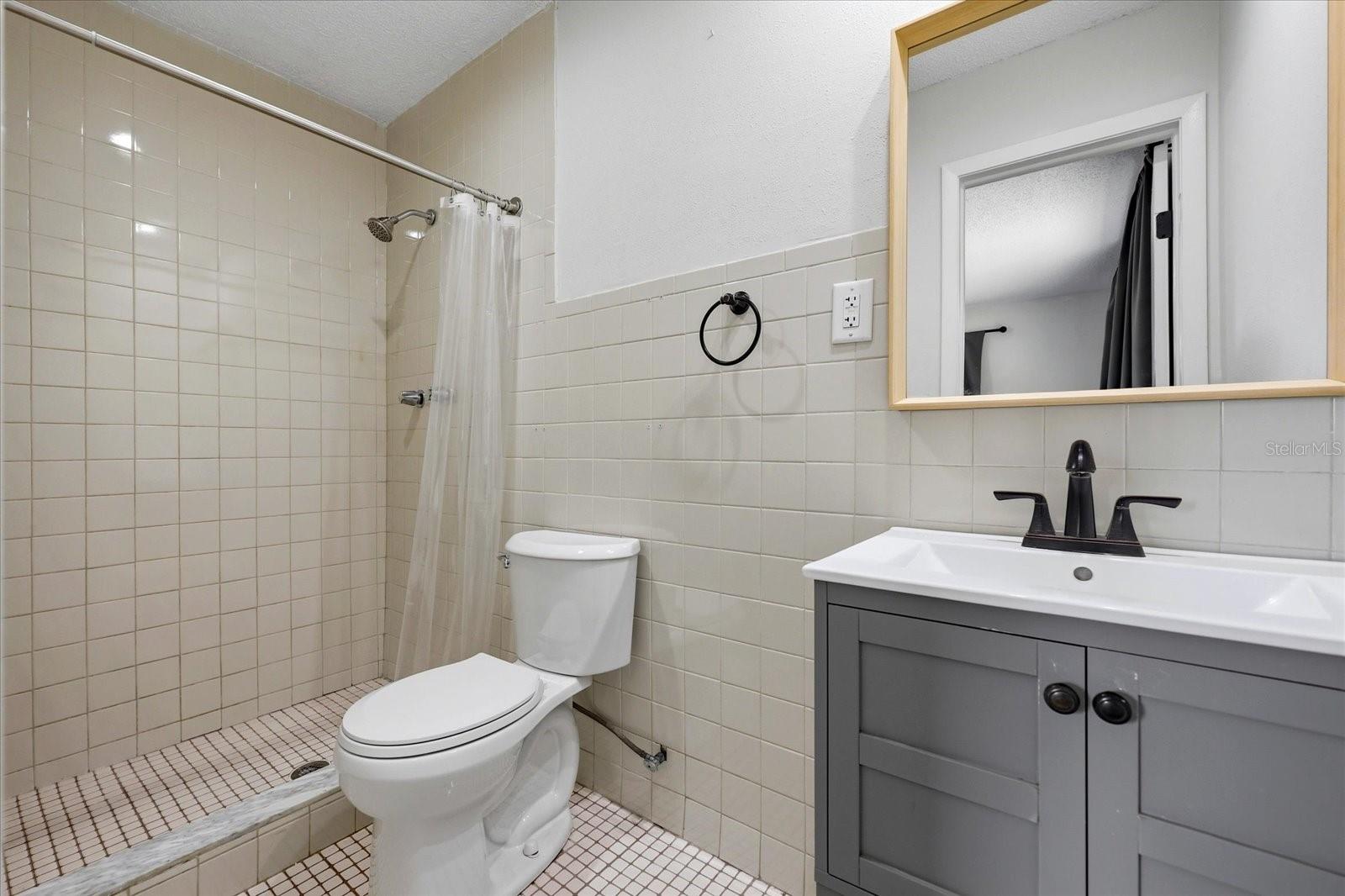 2429 MARTHA LN — photo 18