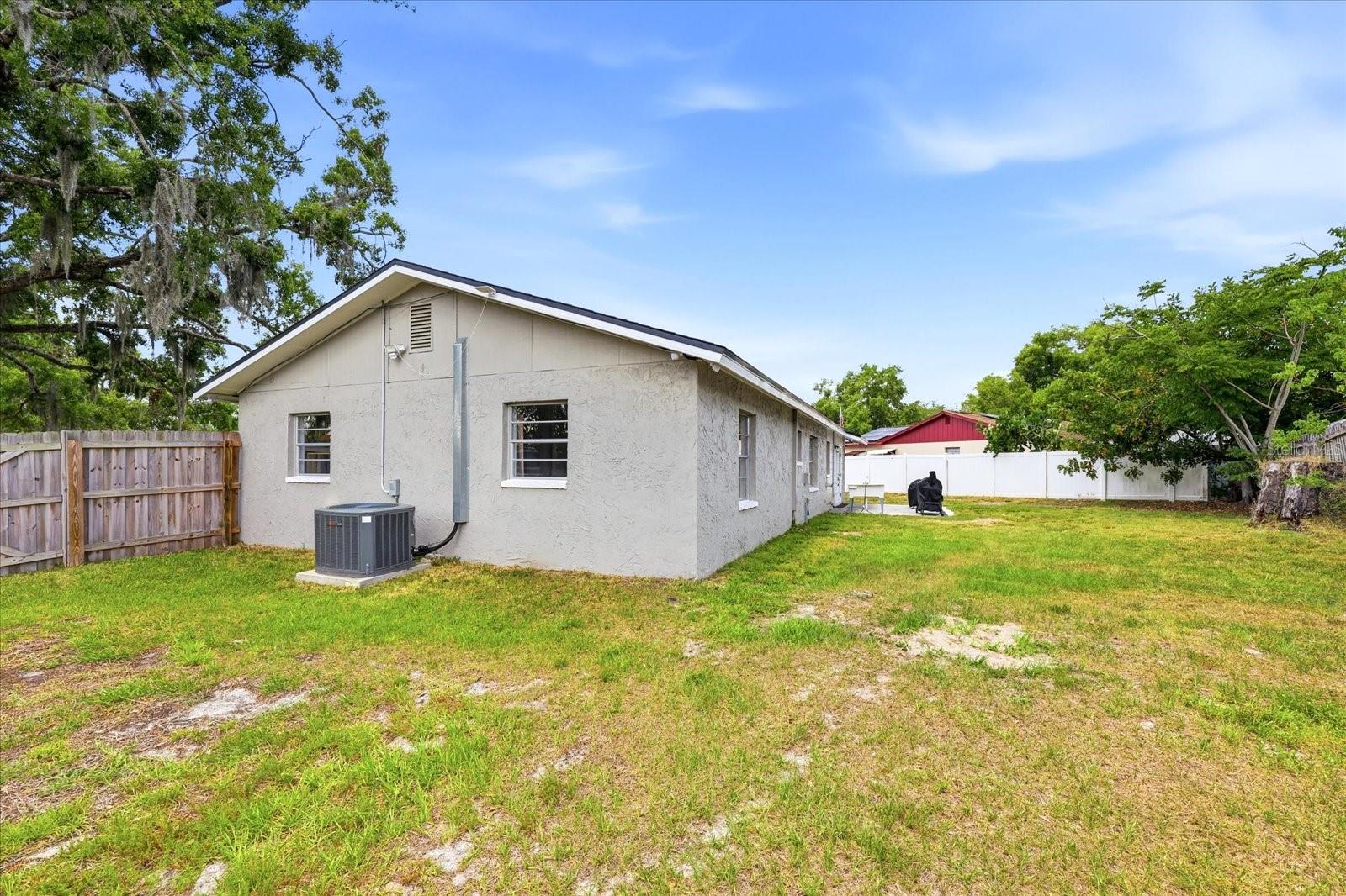 2429 MARTHA LN — photo 27