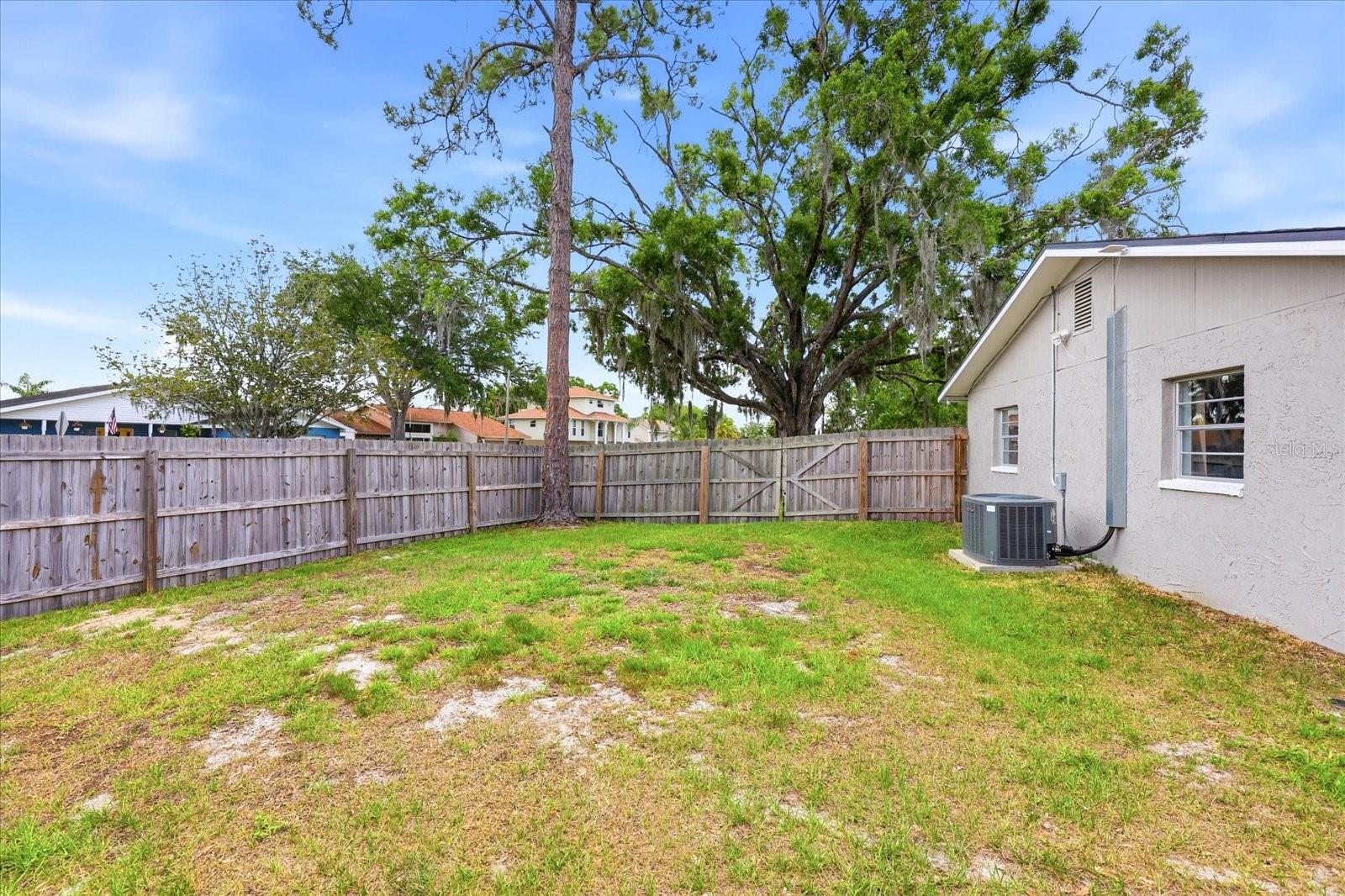 2429 MARTHA LN — photo 26