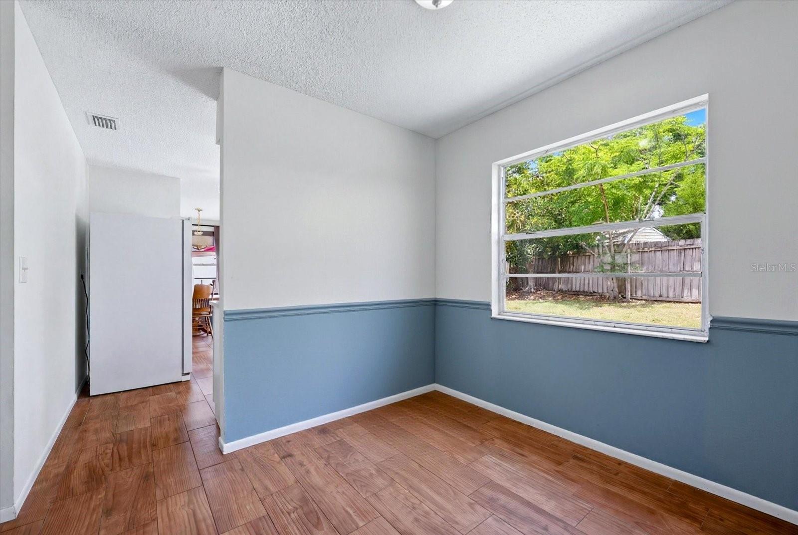 2429 MARTHA LN — photo 8