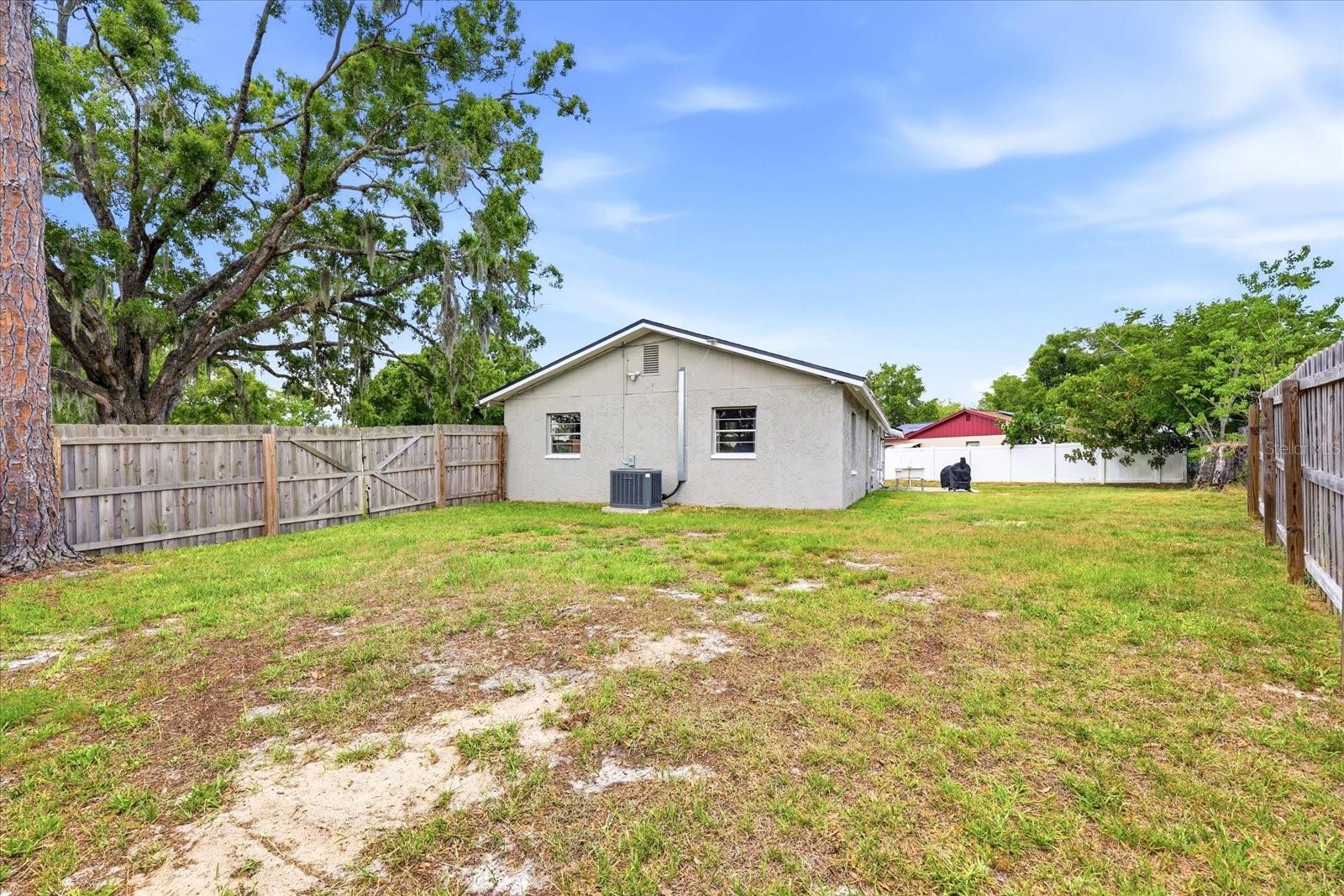 2429 MARTHA LN — photo 28