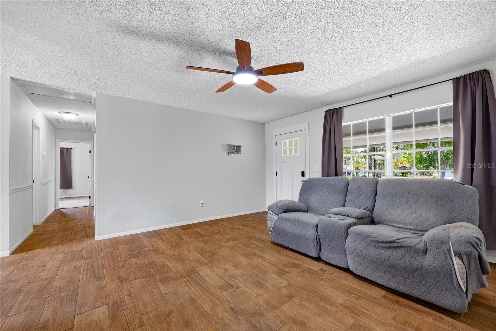 2429 MARTHA LN — photo 6