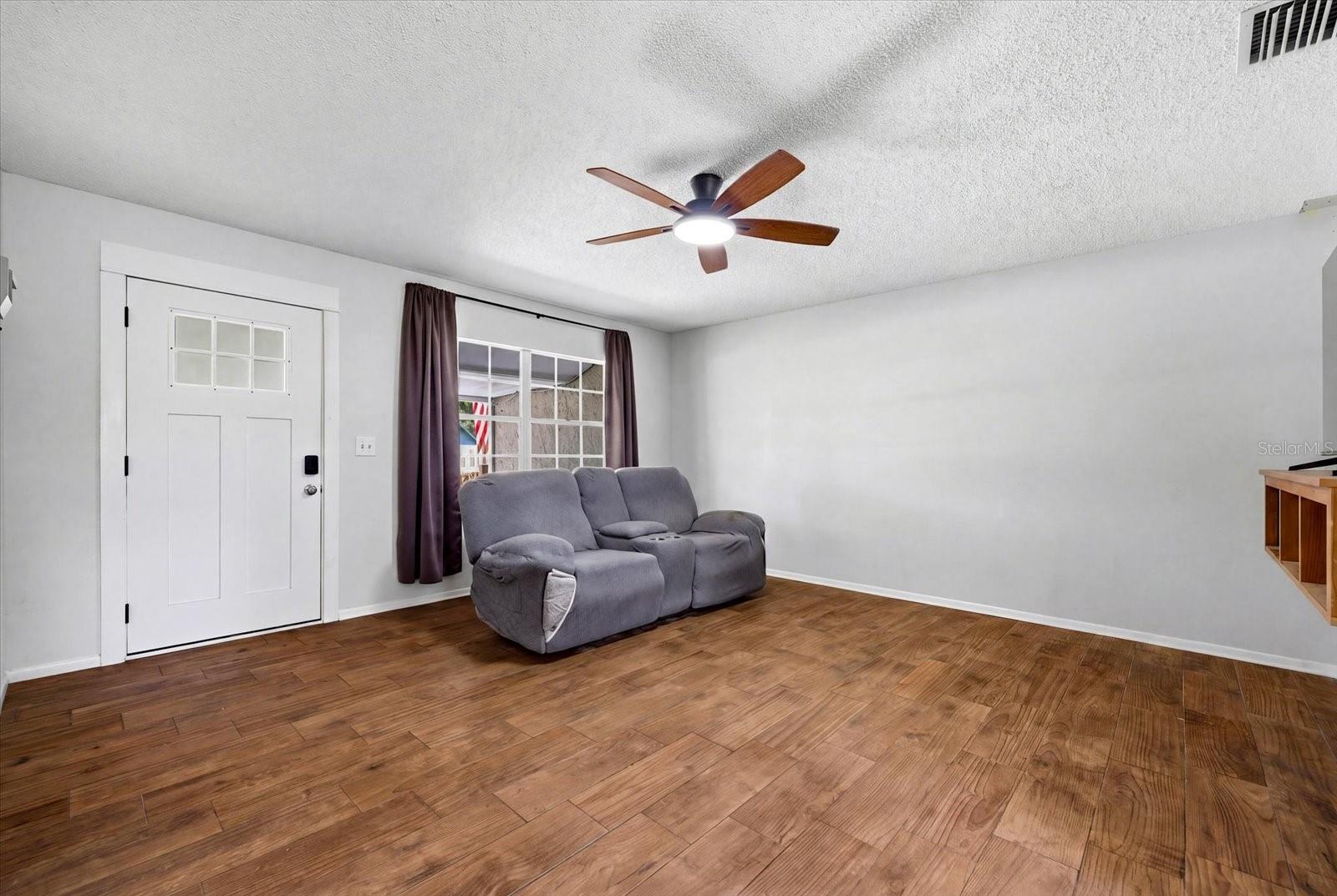 2429 MARTHA LN — photo 4