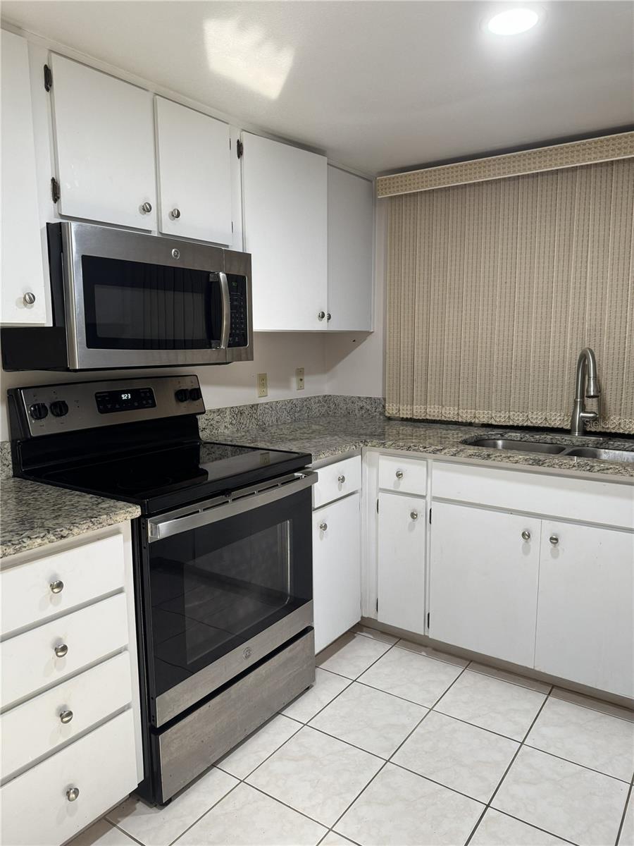 11220 ELDERBERRY DR — photo 25