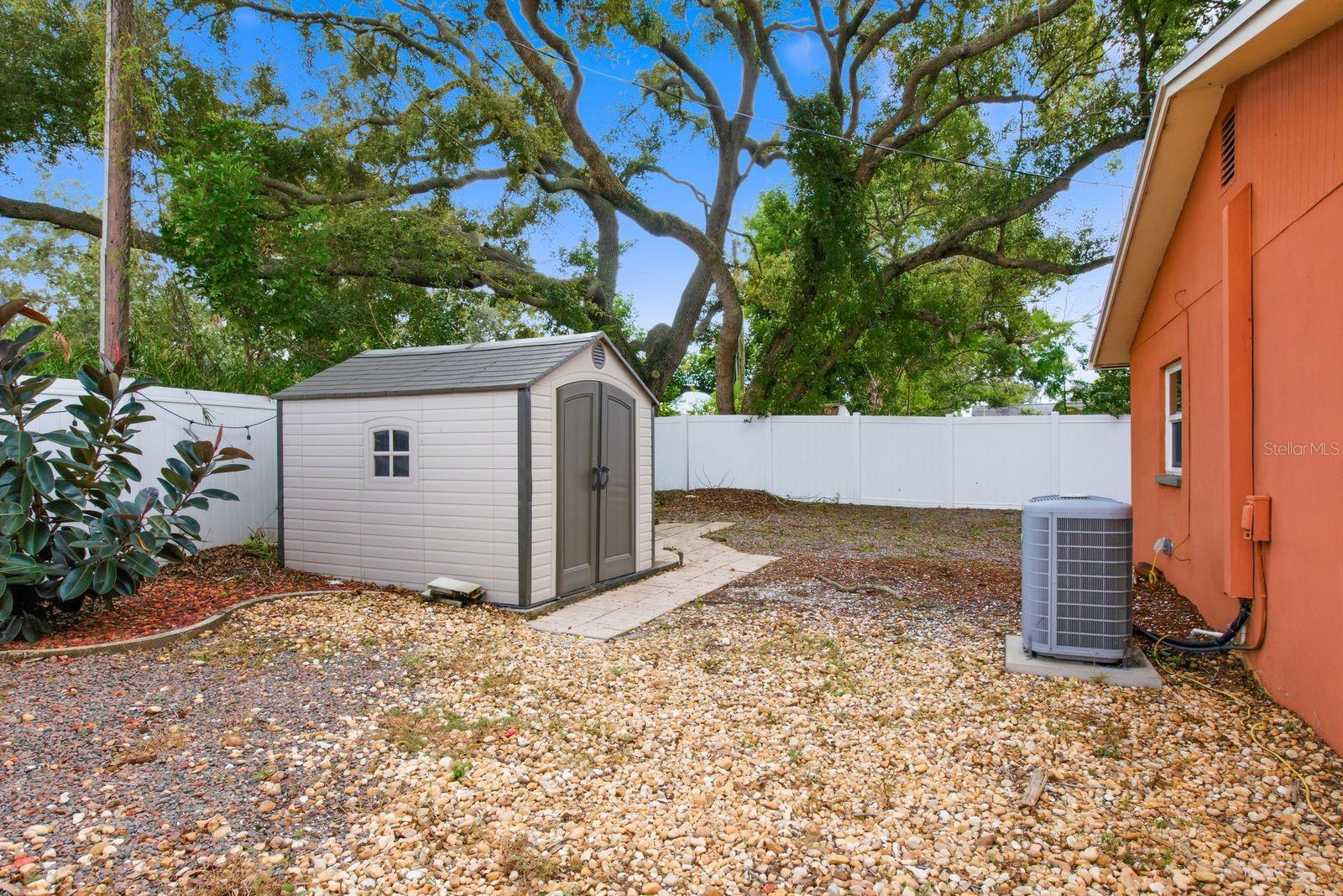 961 LEXINGTON DR — photo 32